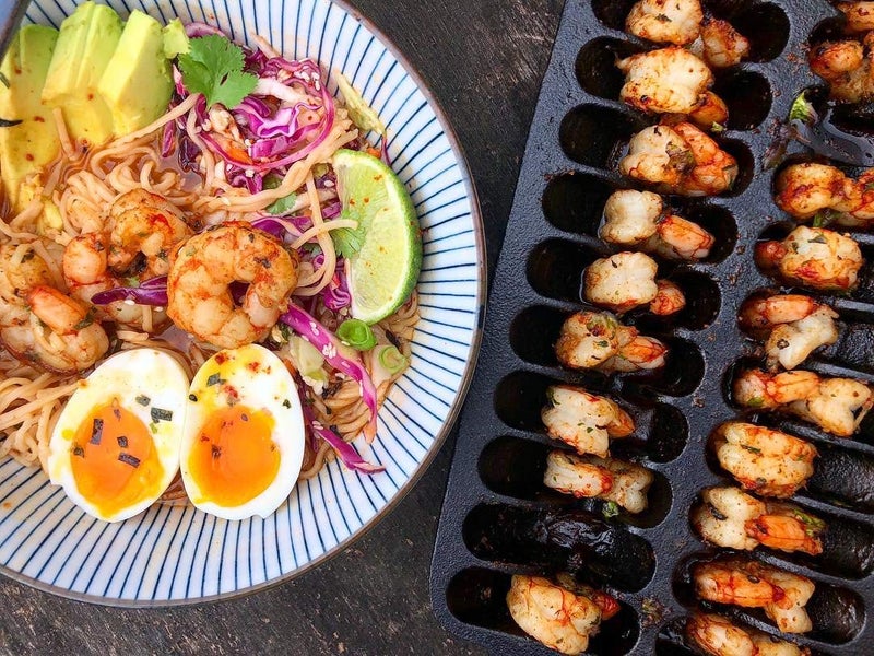 Outset 76375 Shrimp Cast Iron Grill and Serving Pan , Black - Image 5